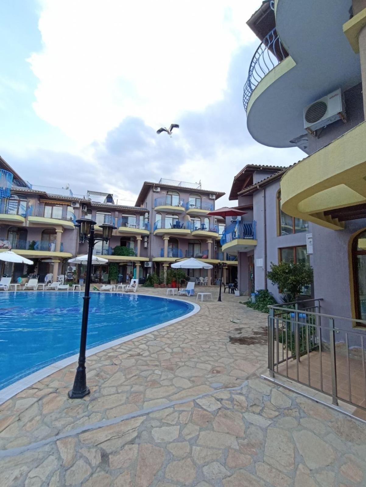 Къмпинг Градина Луксозен Апартамент Chernomorets Exterior foto